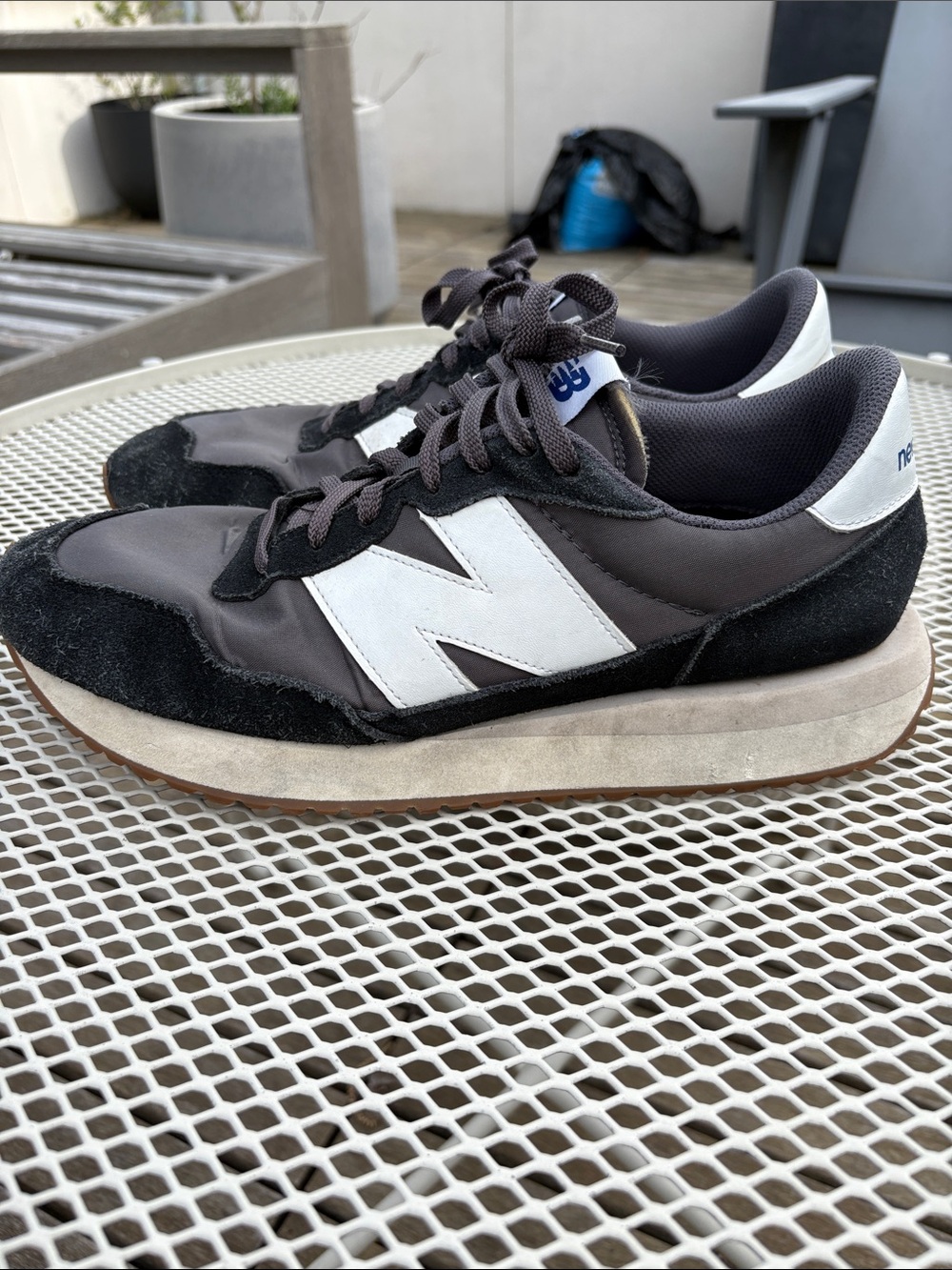 New Balance Men's Black and White Retro Trainer Sneakers